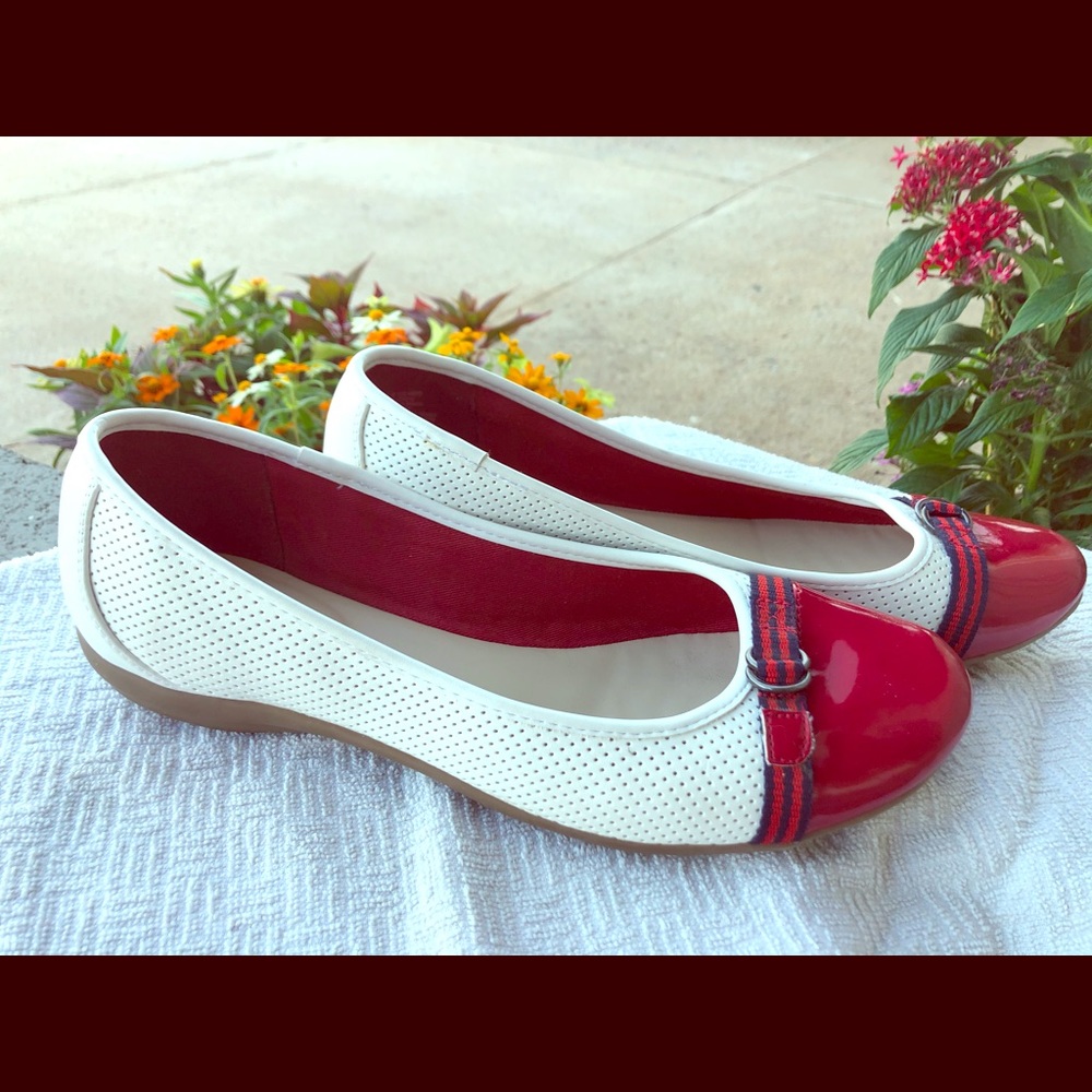 Solesenseability women’s flats 9 1/2 med